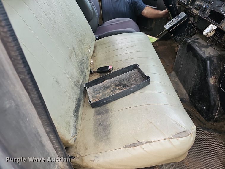 image for item EJ6227 1995 International 4900 refuse truck