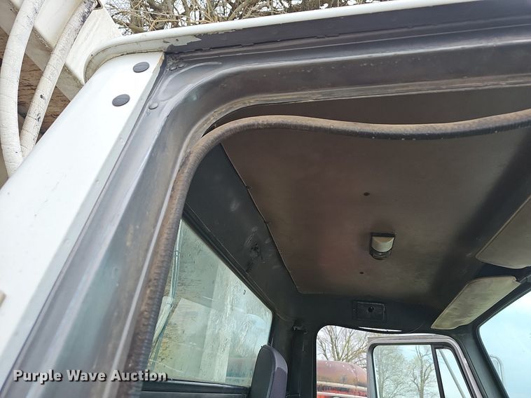 image for item EJ6227 1995 International 4900 refuse truck