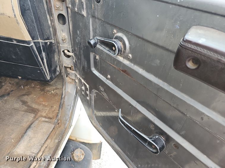 image for item EJ6227 1995 International 4900 refuse truck