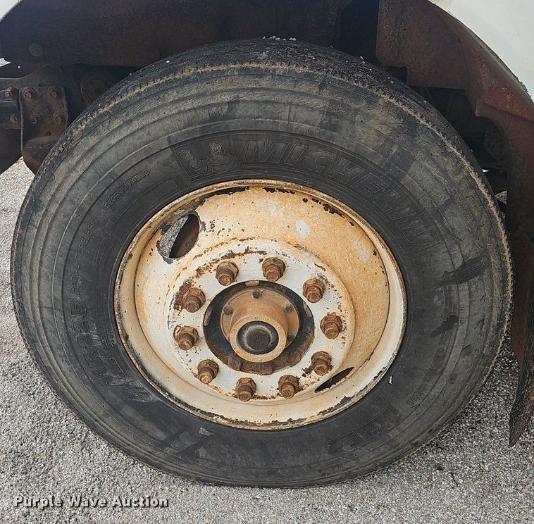 image for item EJ6227 1995 International 4900 refuse truck