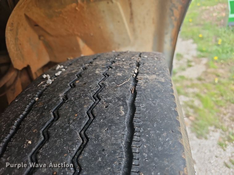 image for item EJ6227 1995 International 4900 refuse truck