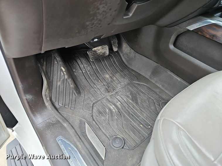 image for item EJ6277 2020 GMC  Sierra 1500 Crew Cab pickup truck