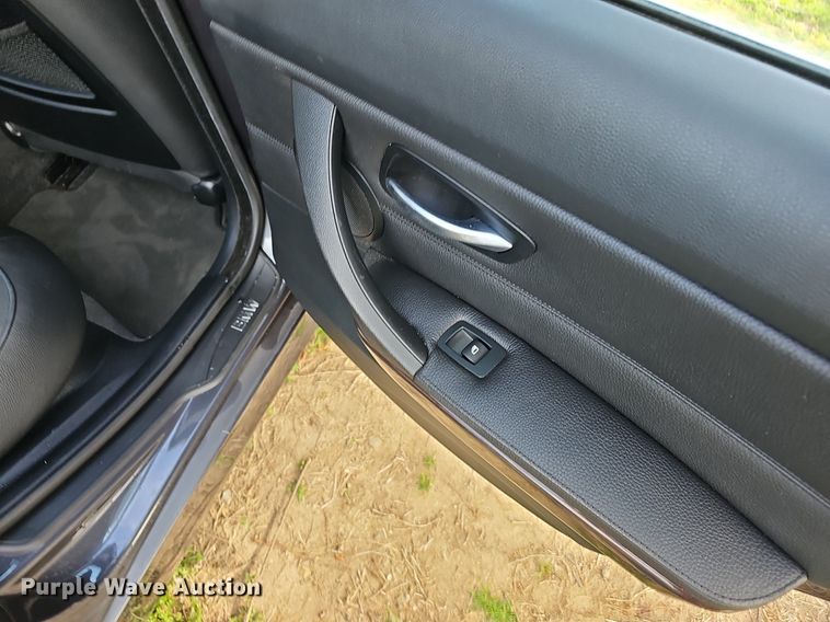 image for item EJ6302 2006 BMW  330xi 