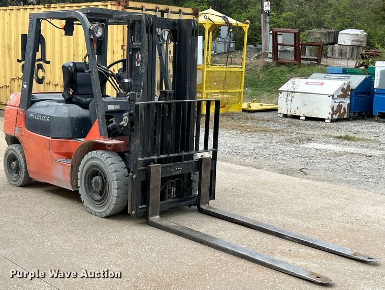 image for item EK4432 2005 Toyota  7FGU25 forklift