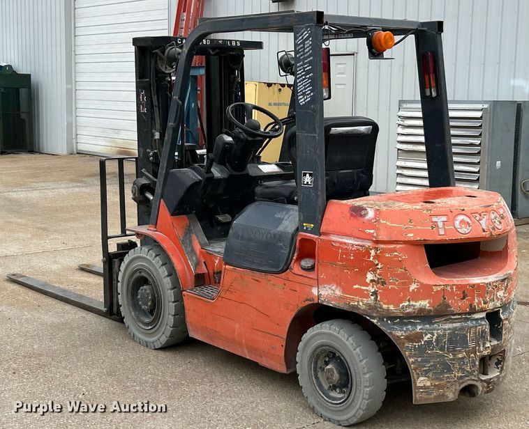 image for item EK4432 2005 Toyota  7FGU25 forklift