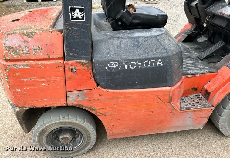 image for item EK4432 2005 Toyota  7FGU25 forklift