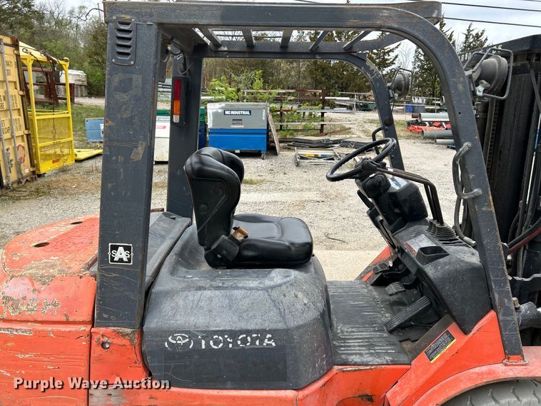 image for item EK4432 2005 Toyota  7FGU25 forklift
