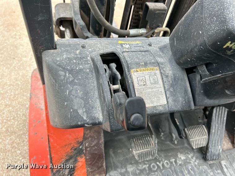 image for item EK4432 2005 Toyota  7FGU25 forklift