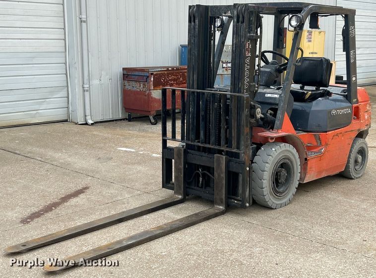 image for item EK4433 2005 Toyota 7FGU25 forklift