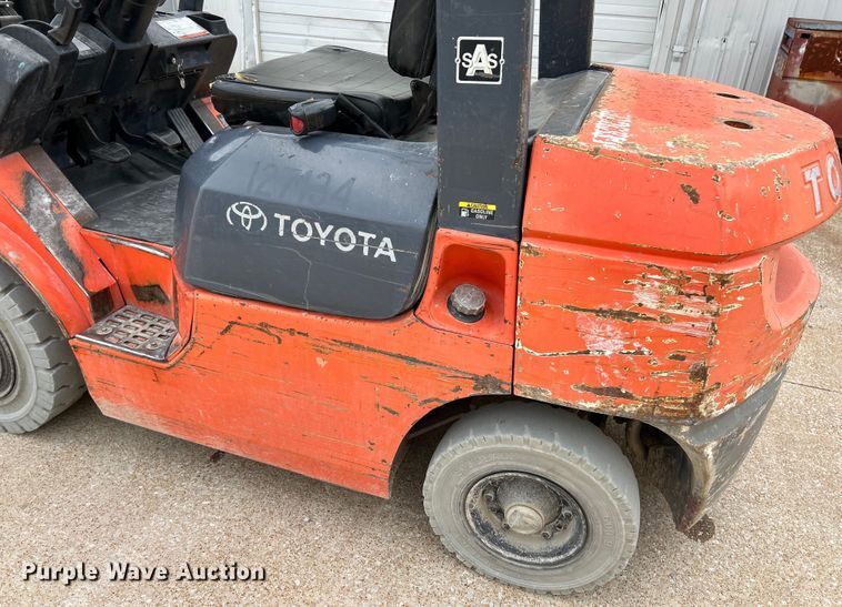 image for item EK4433 2005 Toyota 7FGU25 forklift