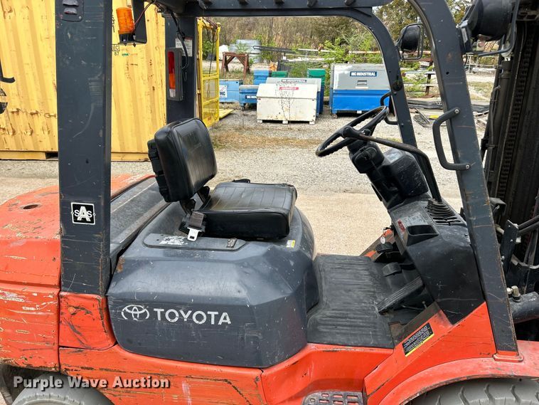 image for item EK4433 2005 Toyota 7FGU25 forklift