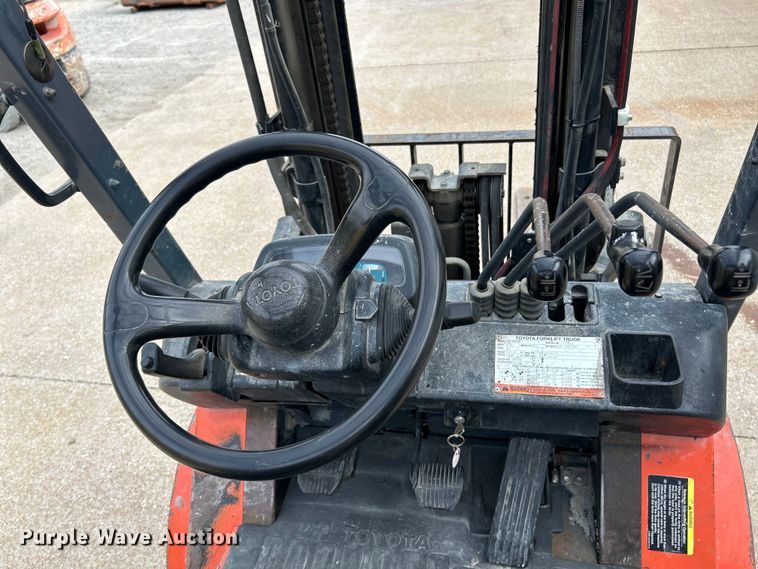 image for item EK4433 2005 Toyota 7FGU25 forklift