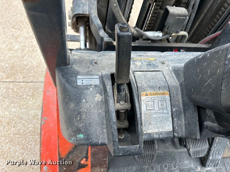 image for item EK4433 2005 Toyota 7FGU25 forklift