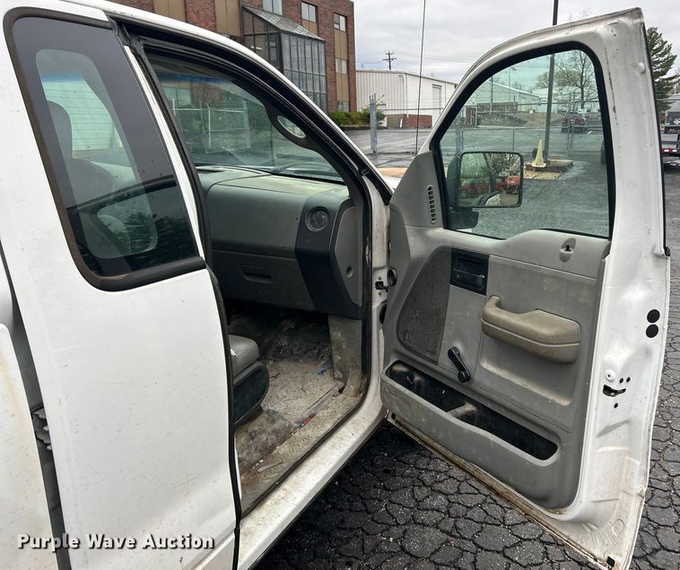 image for item EK4439 2008 Ford F150 XL pickup truck