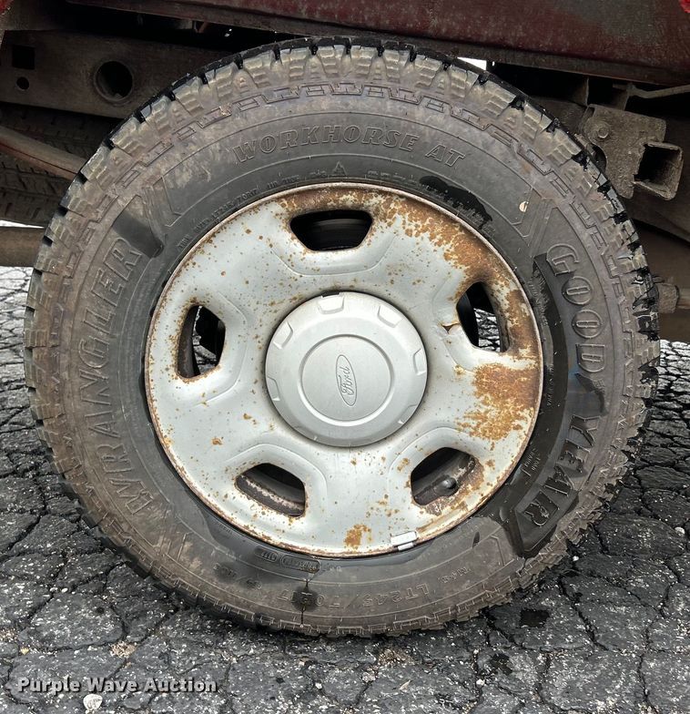 image for item EK4440 2007 Ford F150 XL pickup truck