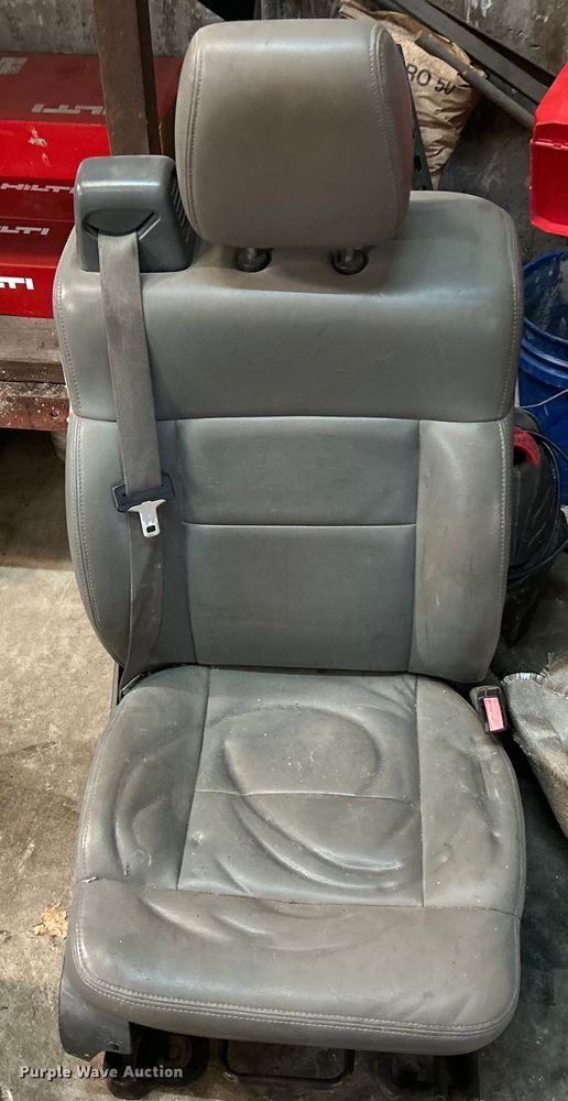 image for item EK4440 2007 Ford F150 XL pickup truck