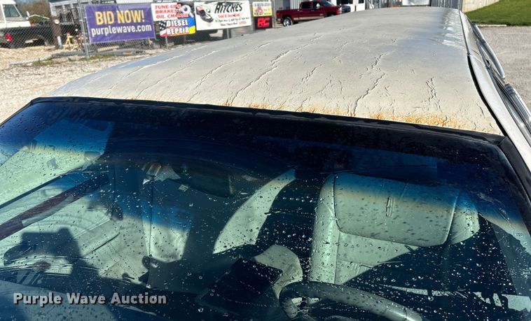 image for item EK4456 2000 Lincoln  Town Car Executive Series limousine 