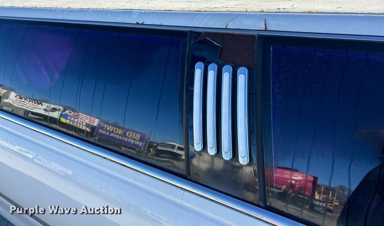 image for item EK4456 2000 Lincoln  Town Car Executive Series limousine 