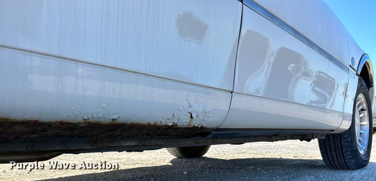 image for item EK4456 2000 Lincoln  Town Car Executive Series limousine 