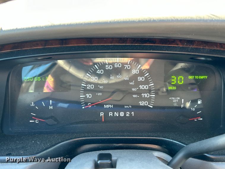 image for item EK4456 2000 Lincoln  Town Car Executive Series limousine 