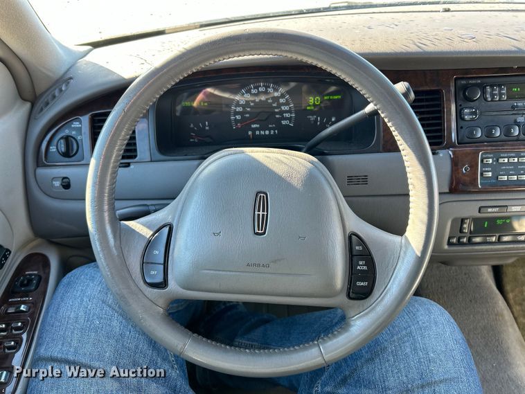 image for item EK4456 2000 Lincoln  Town Car Executive Series limousine 