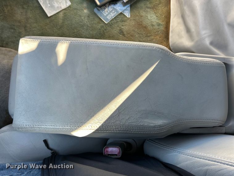 image for item EK4456 2000 Lincoln  Town Car Executive Series limousine 