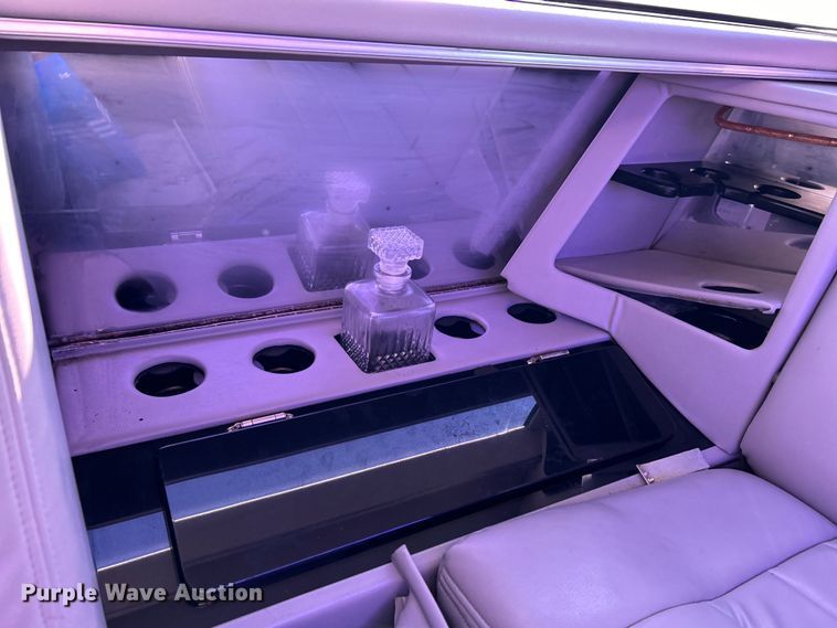 image for item EK4456 2000 Lincoln  Town Car Executive Series limousine 