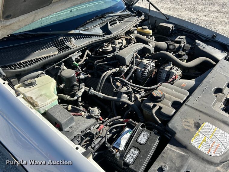 image for item EK4456 2000 Lincoln  Town Car Executive Series limousine 