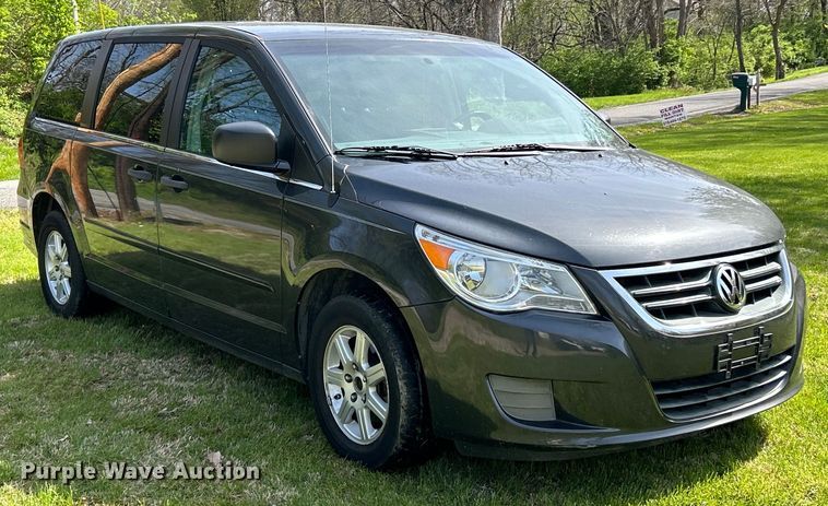 image for item EK4461 2011 Volkswagen  Routan S van