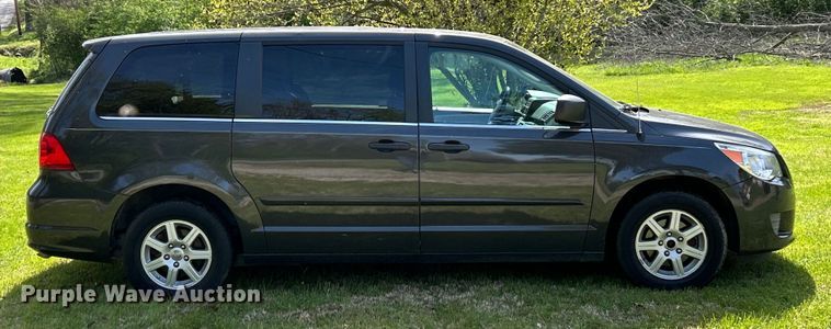 image for item EK4461 2011 Volkswagen  Routan S van