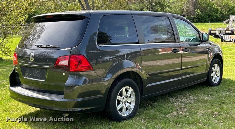 image for item EK4461 2011 Volkswagen  Routan S van