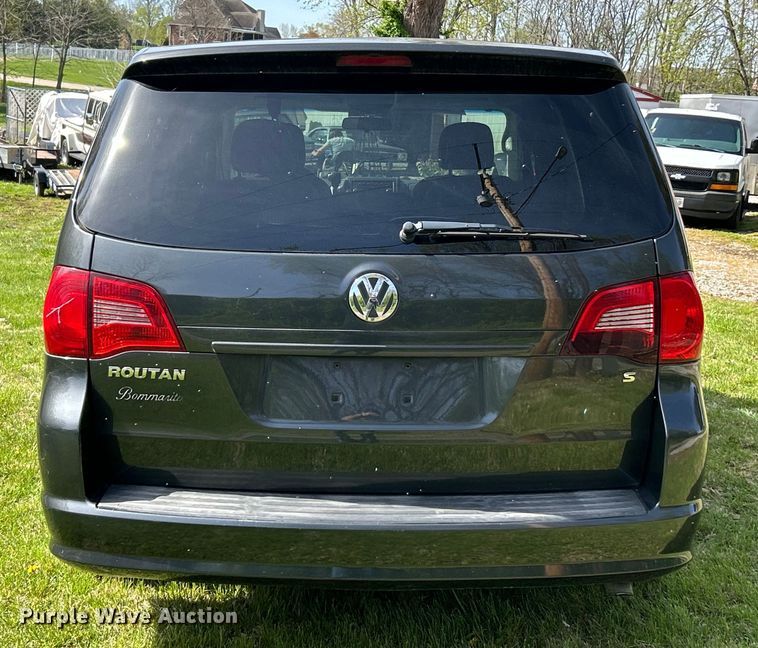 image for item EK4461 2011 Volkswagen  Routan S van