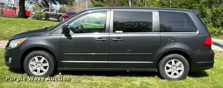 image for item EK4461 2011 Volkswagen  Routan S van