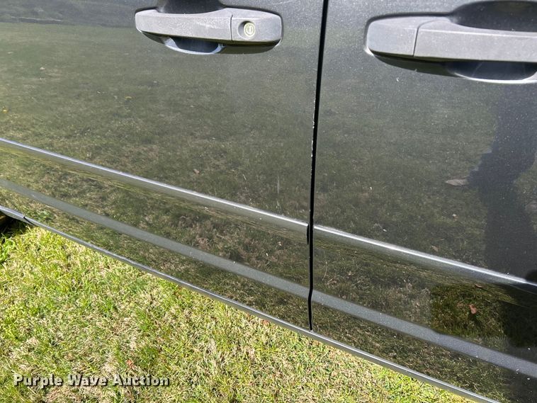 image for item EK4461 2011 Volkswagen  Routan S van