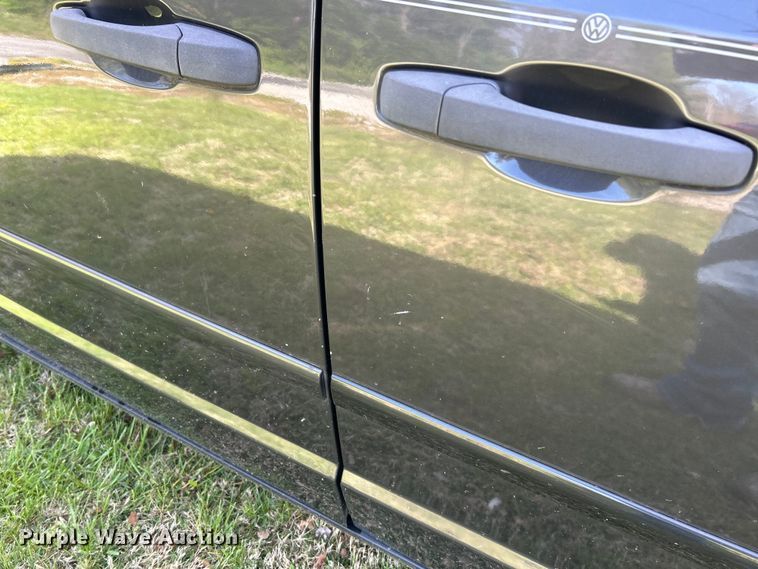 image for item EK4461 2011 Volkswagen  Routan S van