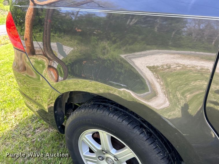 image for item EK4461 2011 Volkswagen  Routan S van