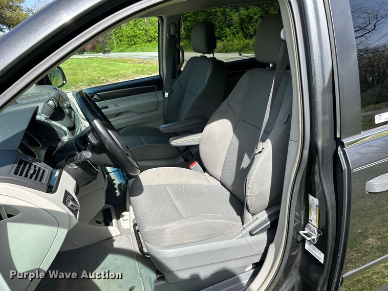 image for item EK4461 2011 Volkswagen  Routan S van