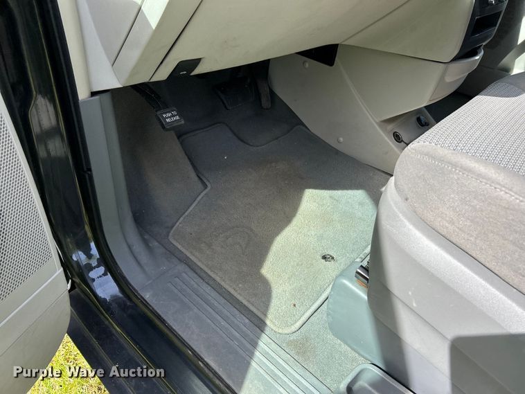 image for item EK4461 2011 Volkswagen  Routan S van