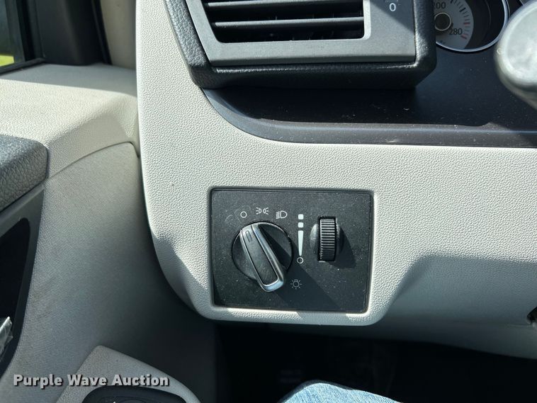 image for item EK4461 2011 Volkswagen  Routan S van