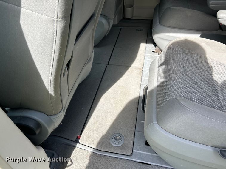 image for item EK4461 2011 Volkswagen  Routan S van