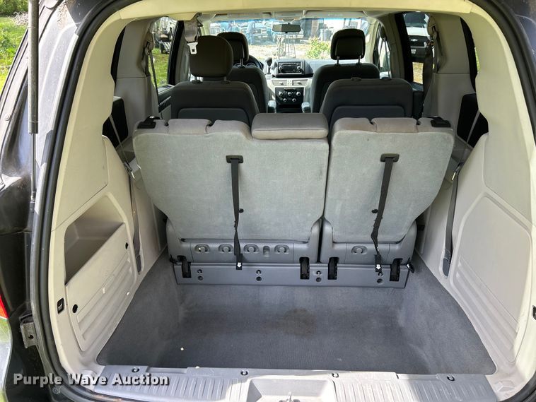 image for item EK4461 2011 Volkswagen  Routan S van