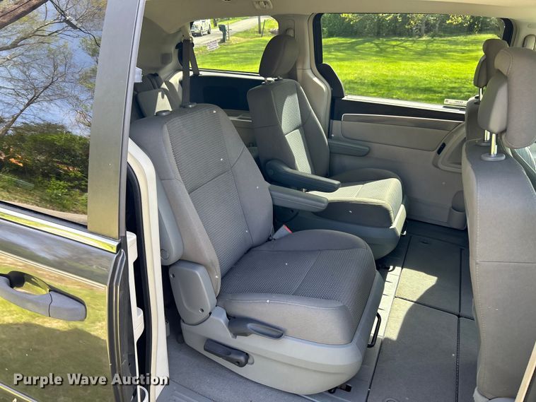 image for item EK4461 2011 Volkswagen  Routan S van