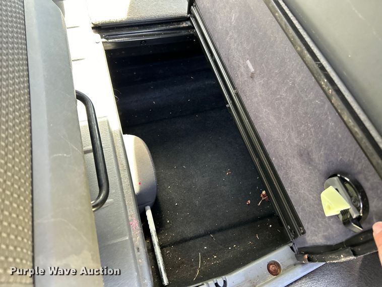 image for item EK4461 2011 Volkswagen  Routan S van