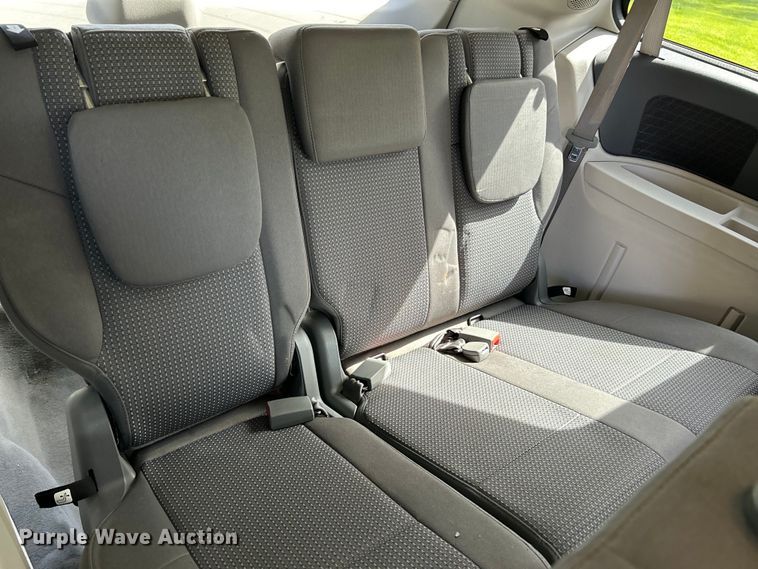 image for item EK4461 2011 Volkswagen  Routan S van