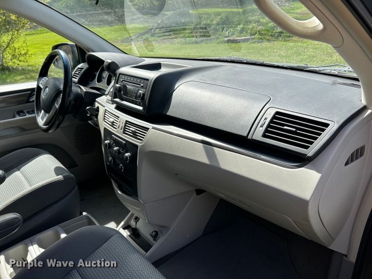 image for item EK4461 2011 Volkswagen  Routan S van