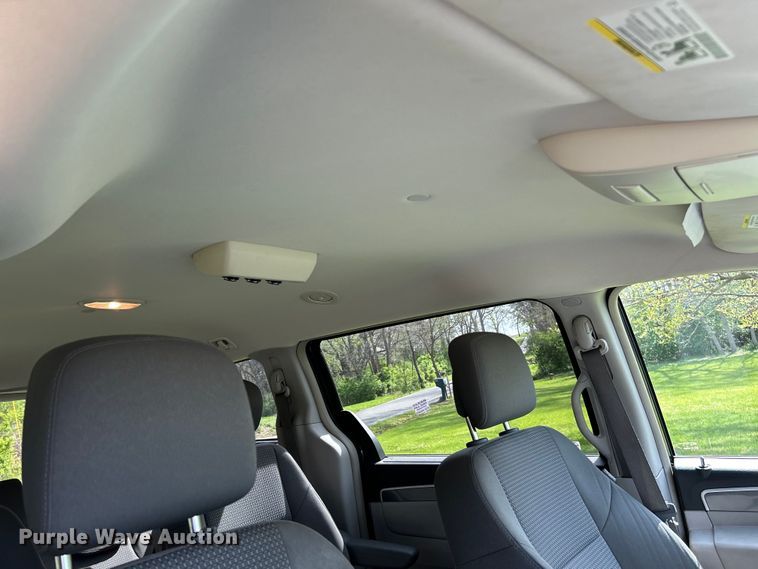 image for item EK4461 2011 Volkswagen  Routan S van