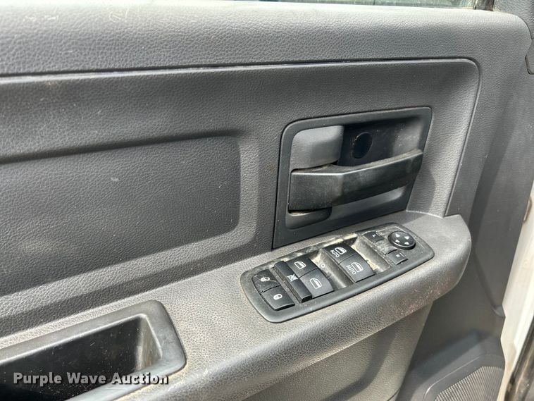 image for item EK4470 2012 Dodge  Ram 5500HD Crew Cab flatbed truck