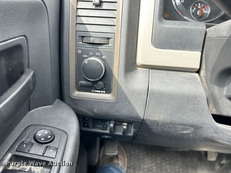 image for item EK4470 2012 Dodge  Ram 5500HD Crew Cab flatbed truck