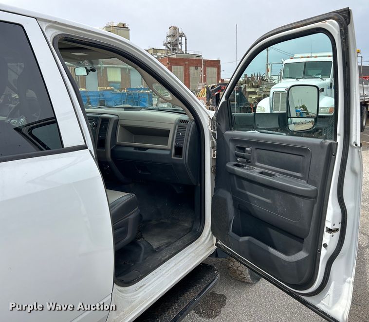 image for item EK4470 2012 Dodge  Ram 5500HD Crew Cab flatbed truck