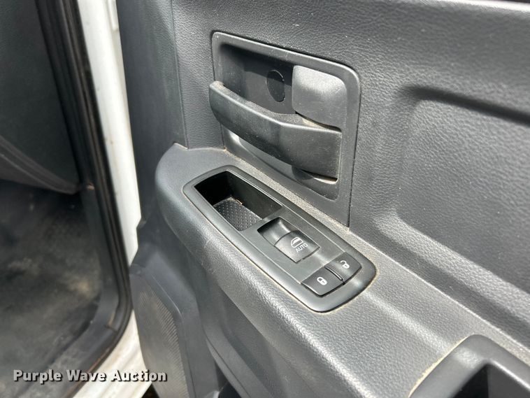 image for item EK4470 2012 Dodge  Ram 5500HD Crew Cab flatbed truck